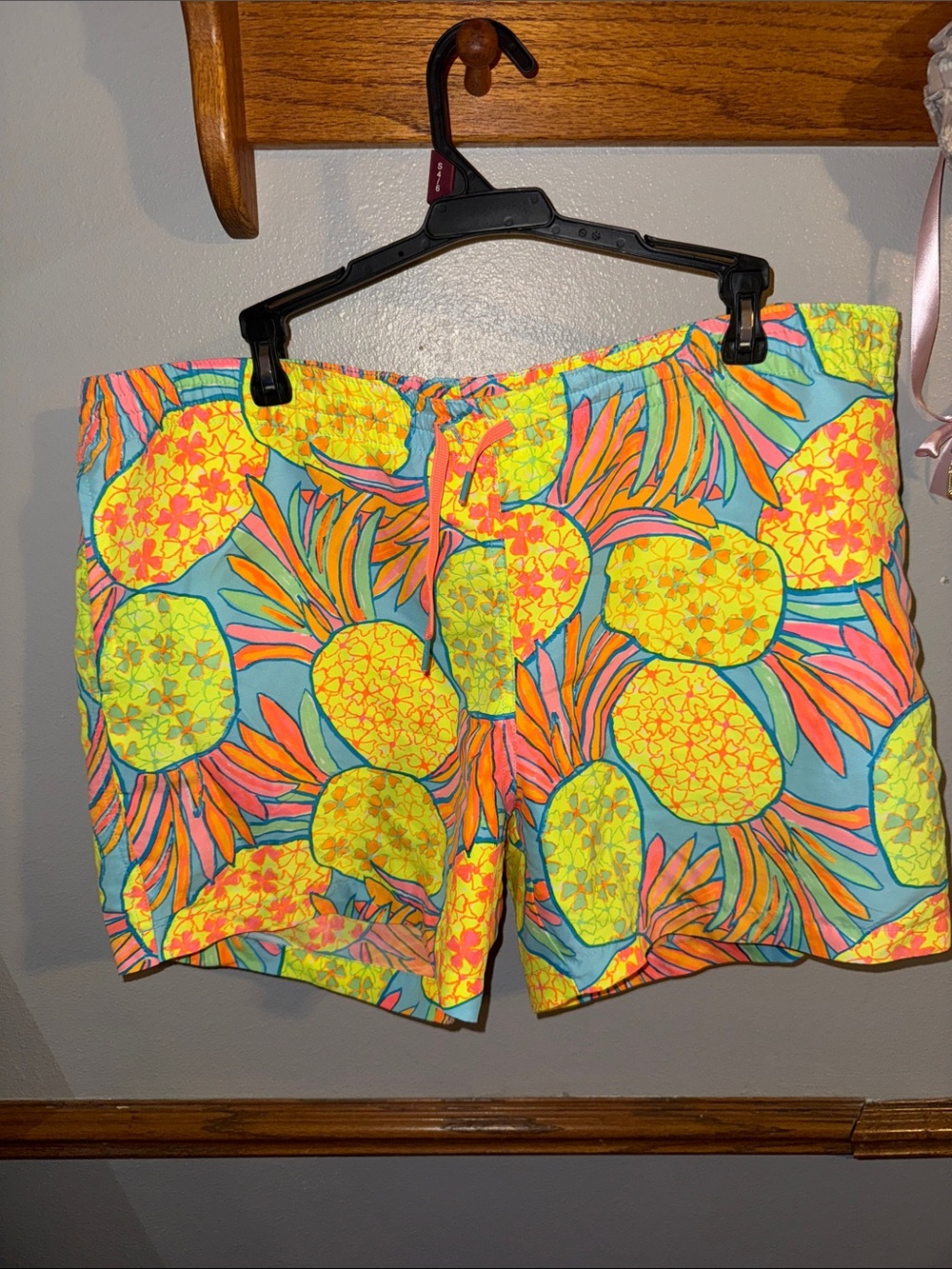 chubbies Pineapple Print Shorts - Yellow & Teal